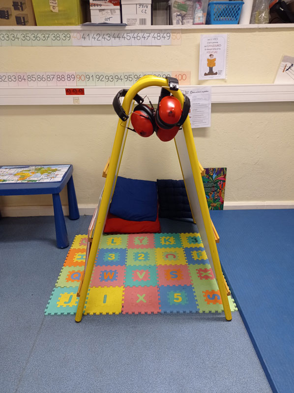 Bibliothèque de la classe flexible avec coin de repli et casque anti-bruit