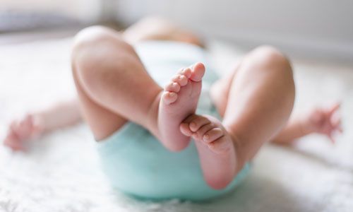 l'enfant développe des moyens de communication dès la naissance